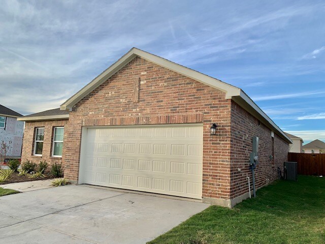 Building Photo - 1344 Fleckman Dr