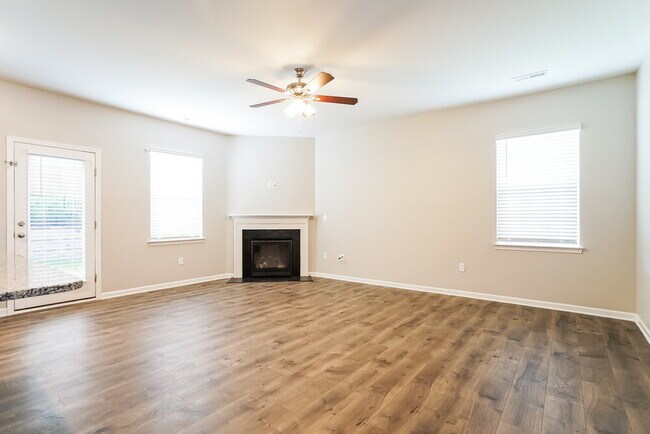 Foto del edificio - 674 River Dell Townes Ave