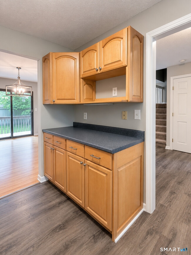 Building Photo - 12 Greenbriar Dr
