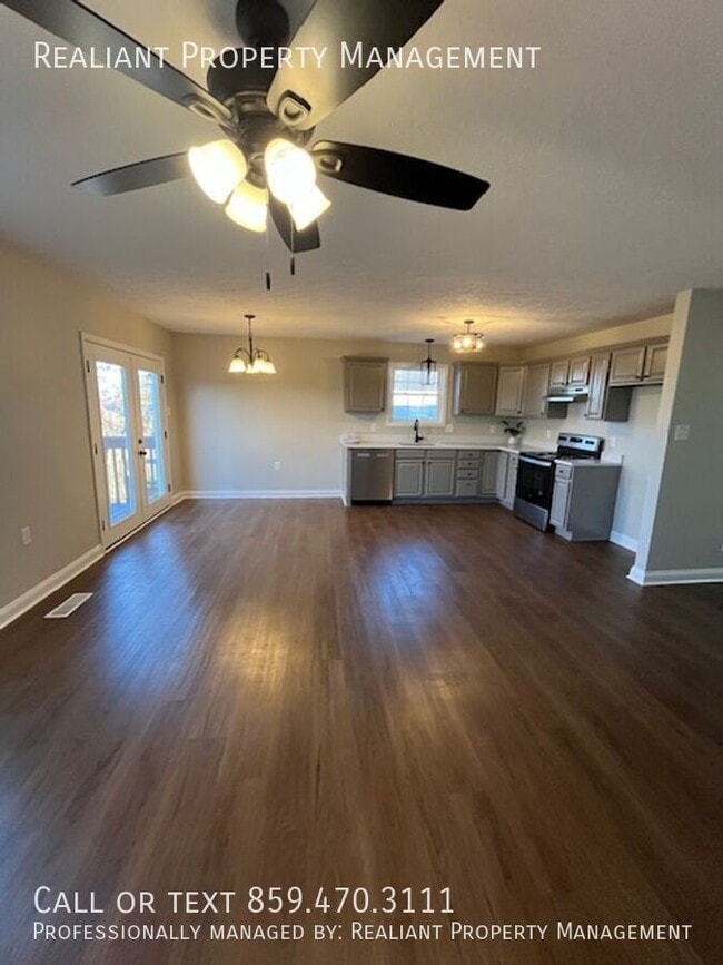 Building Photo - 808 Pinoak Dr