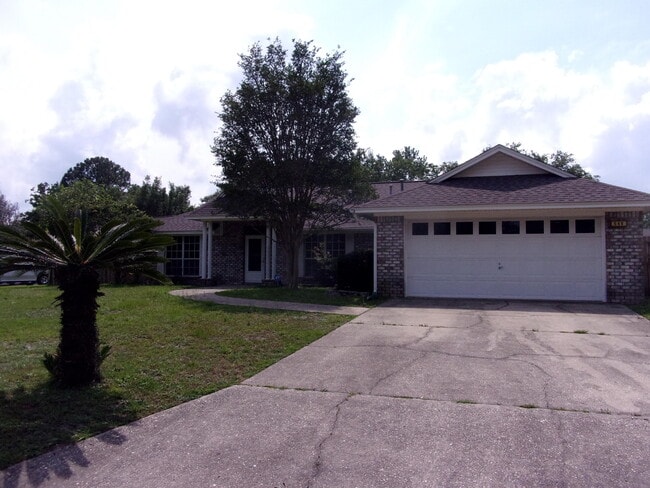Foto del edificio - 549 Long Lake Dr