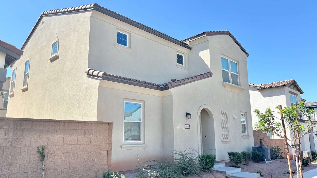 Foto principal - 4 Bedrooms Available University Park