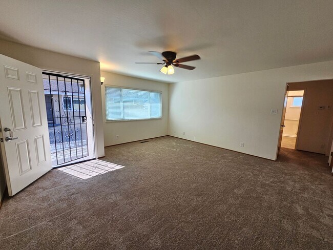 Building Photo - RETIREMENT COMMUNITY 2 Bed/1 Bath "SPECIAL...