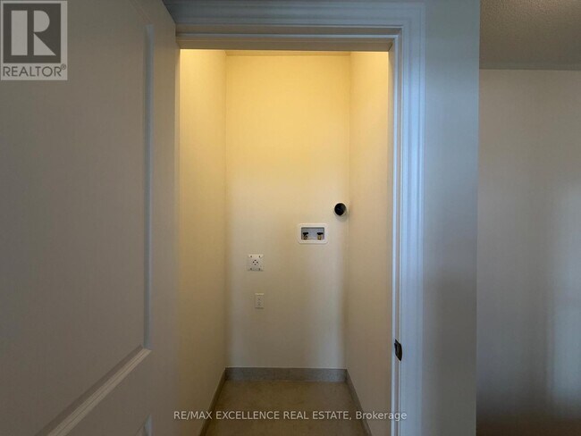 Building Photo - 176 Petch Ave