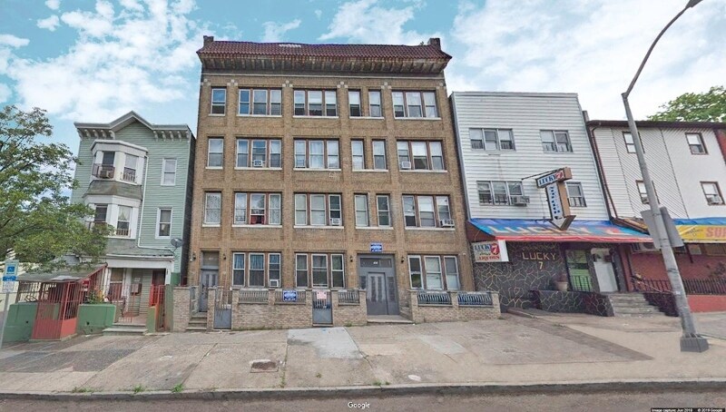 Primary Photo - 141 Park Ave
