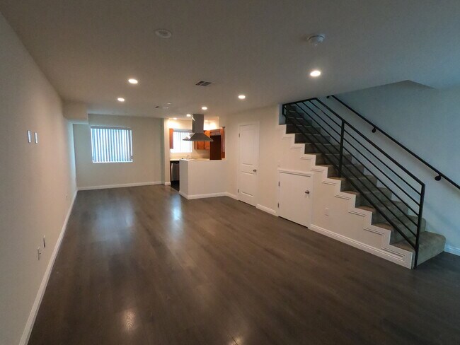 Foto del edificio - 6819 Baird Ave