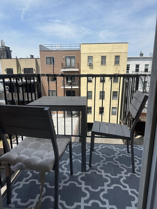 Building Photo - 408 Grand St