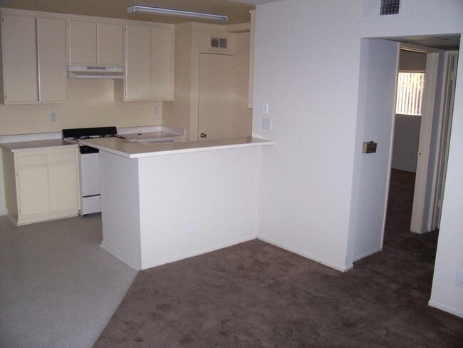 Building Photo - 13740 Vanowen St