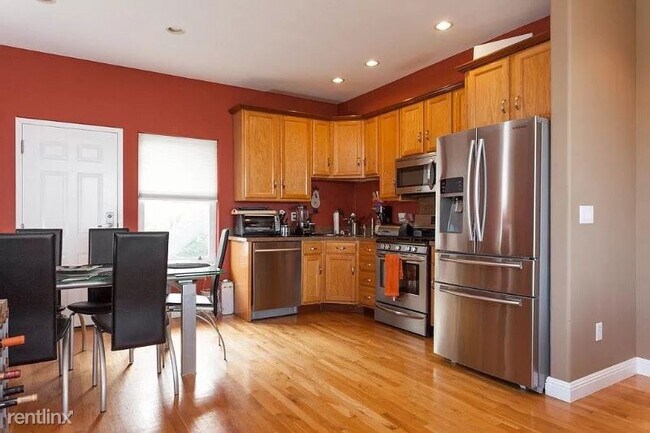 Building Photo - 3284 San Bruno Ave