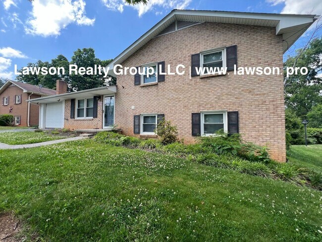 Building Photo - Updated Ranch in Glenvar with Garage and Bonus Room