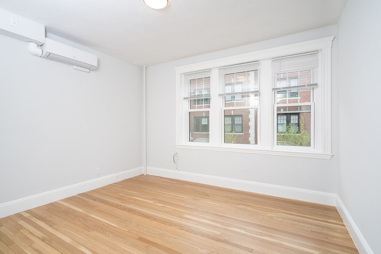 Primary Photo - 18 Forest St