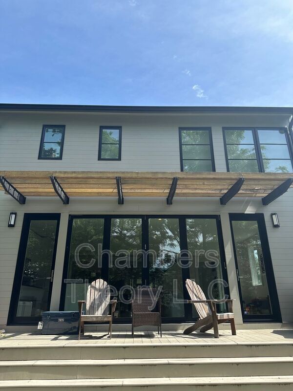 Building Photo - 12 W Del Ray Ave