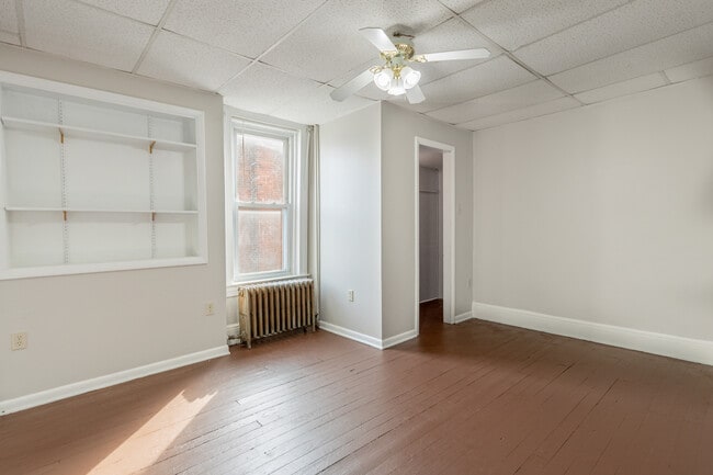 Building Photo - 615 N George St