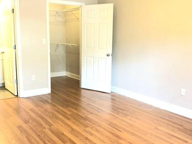 Building Photo - 900 Dean Lee Dr