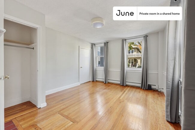 Foto del edificio - Private bedroom in 2 bed/1 bath Home