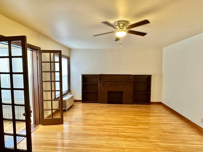 Foto del edificio - 857 W Lawrence Ave