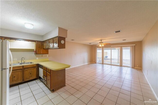 Foto del edificio - 3415 N Kenyon Rd