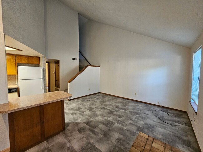 Building Photo - HAYES130