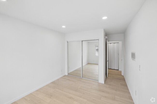1BR, 1BA - 900SF - Bedroom - Warner Manor Apartments