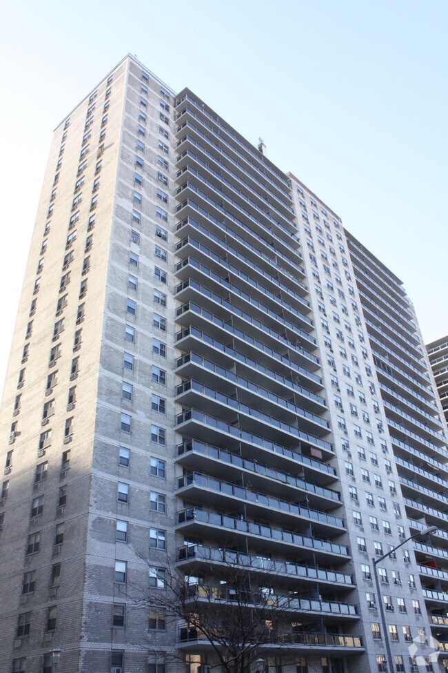 Foto principal - Concourse Village