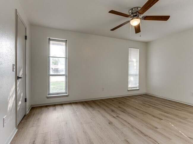 Foto del edificio - 4115 SE 14th St