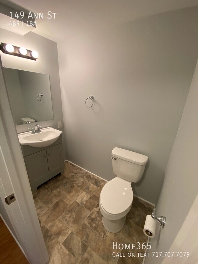 Foto del edificio - Newly renovated, 4 bedroom, 1.5 bath row h...