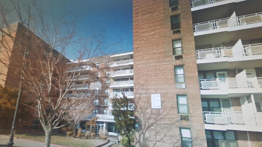 Primary Photo - 3235 Emmons Ave
