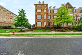 Building Photo - 22603 Willington Square