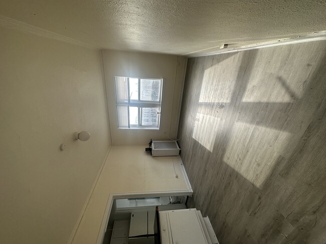 Building Photo - 633 W Deming Pl