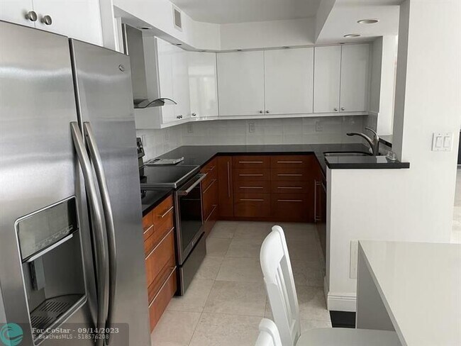 Building Photo - 1301 River Reach Dr