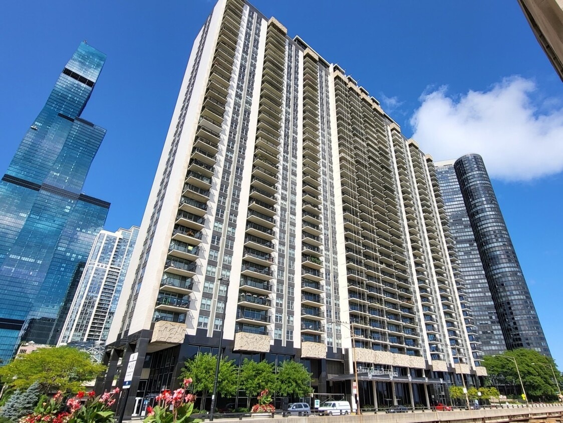 400 E Randolph St Unit 1310, Chicago, IL 60601 Condo for Rent in