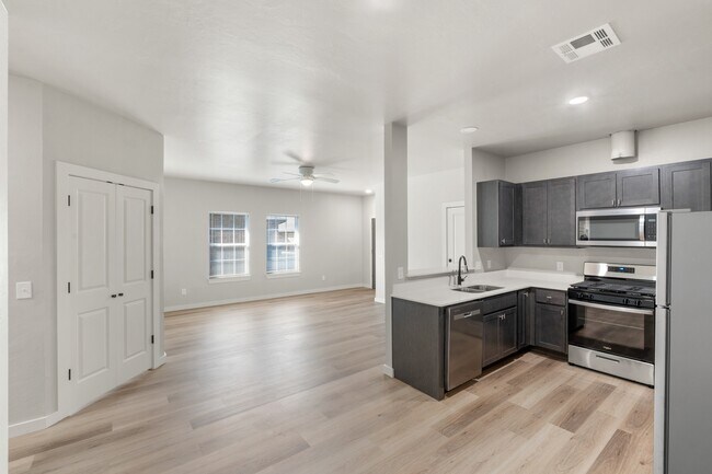 Building Photo - 707 Jentry Dr