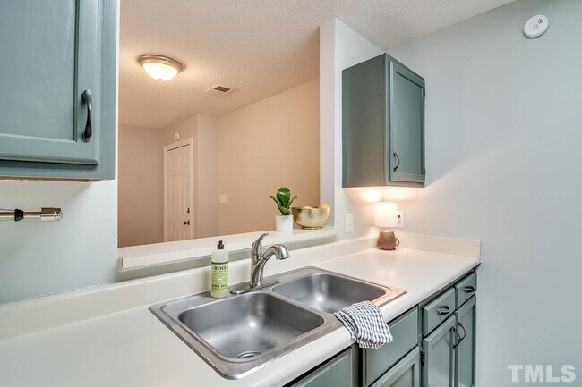 Foto del edificio - Room in Condo on Audubon Lake Dr