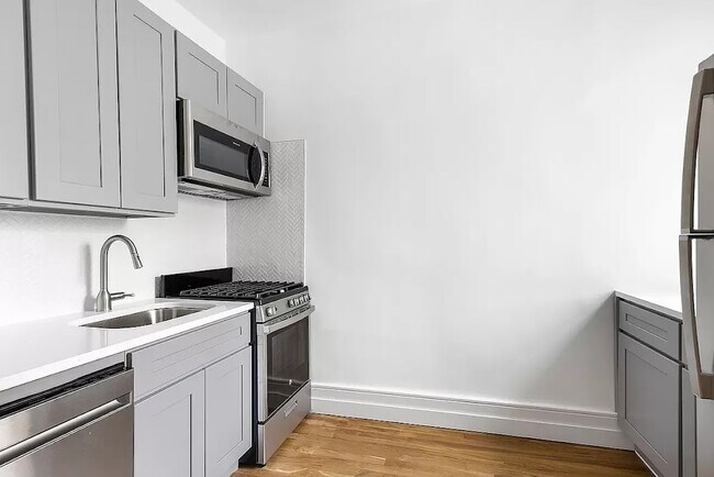 Building Photo - 225 13th St