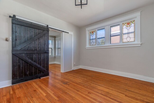 Foto del edificio - 1340 McCausland Ave