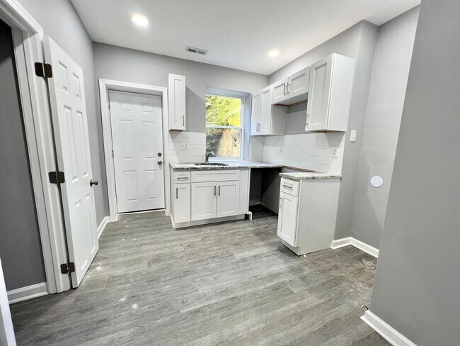 Foto del edificio - Anika Homes 3 Bedroom