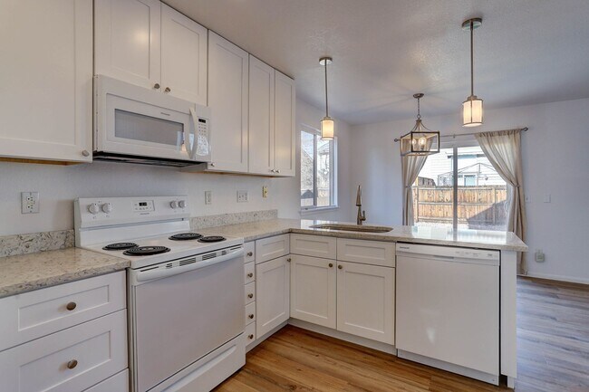 Foto del edificio - Charming 3 Bed/2.5 Bath Northglenn Townhom...