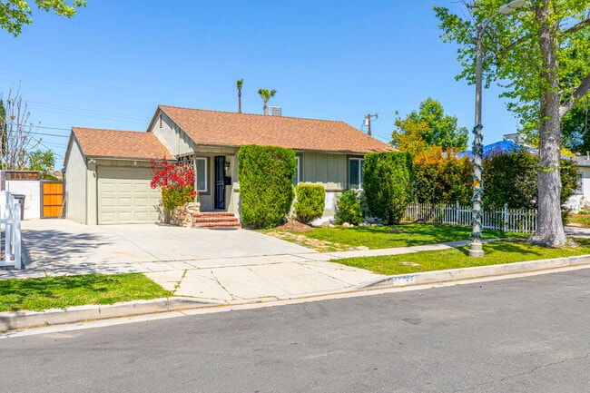 Building Photo - 17425 Emelita St