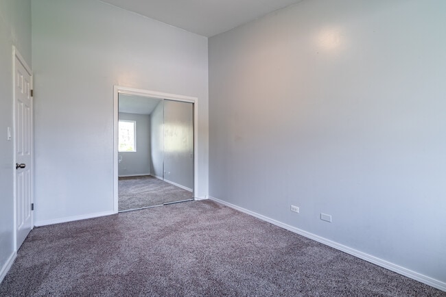 Building Photo - 731 Hibbard Rd