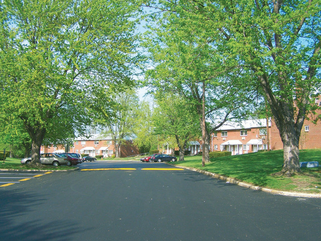 Foto del edificio - Hillcrest Apartments