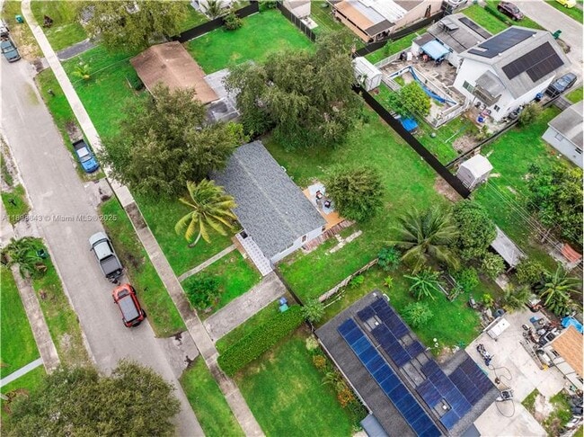 Foto del edificio - 1320 NE 210th Terrace