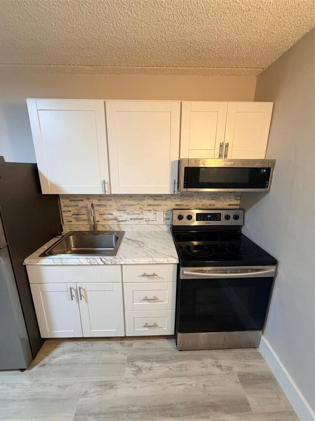 Building Photo - 3211 SW 44th St