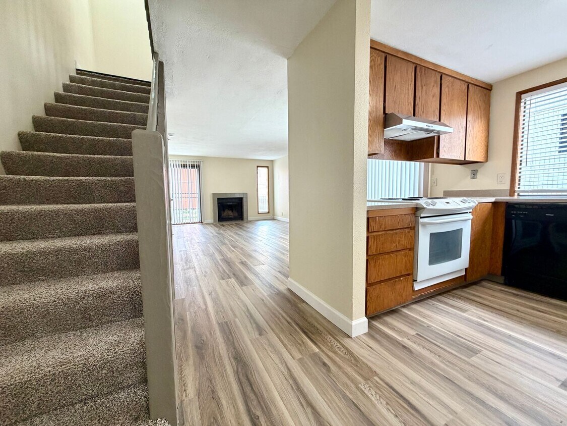 Photo - 4463-4463 SW Garden Home Rd (Portland, OR)