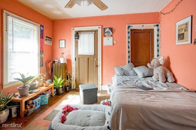 Building Photo - 5 br, 2 bath House - 1655 Clark St