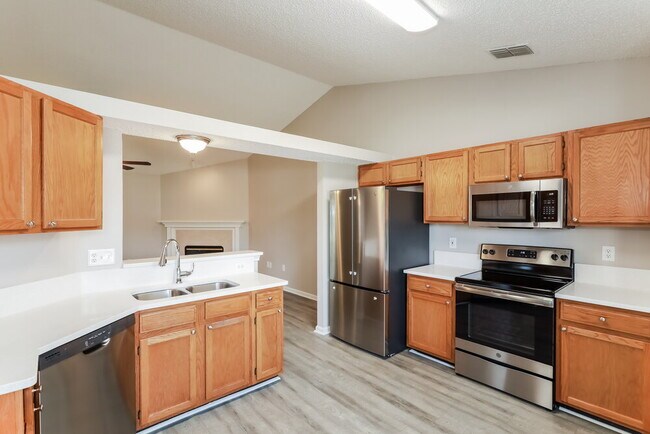 Building Photo - 2081 Frogmore Dr