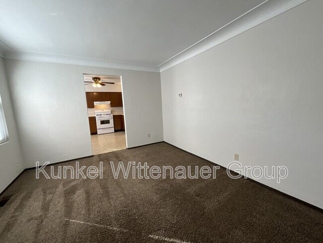 Building Photo - 4 Hickory Ct