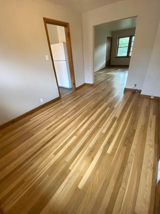 Foto del edificio - Comfortable 2-Bedroom Wauwatosa Apartment