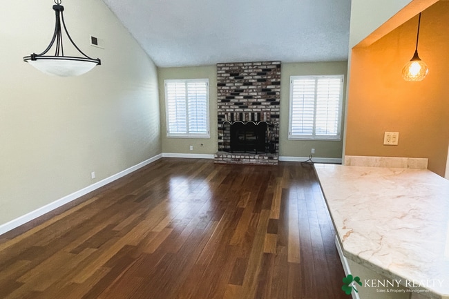 Building Photo - Modern Foster City 3 Bedroom Townhome with...