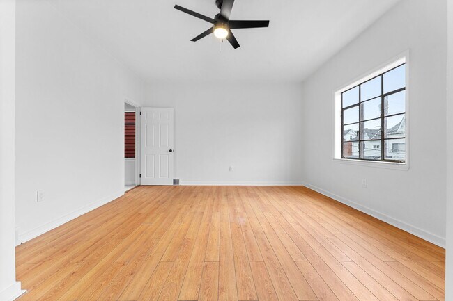 Building Photo - 140 Carver St