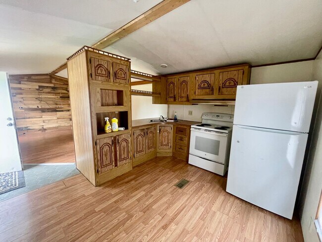Foto del edificio - 2 Bed 1 Bath- Aliquippa PA